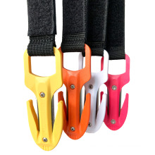 Convenient and sharp line cutter for diving equipment,